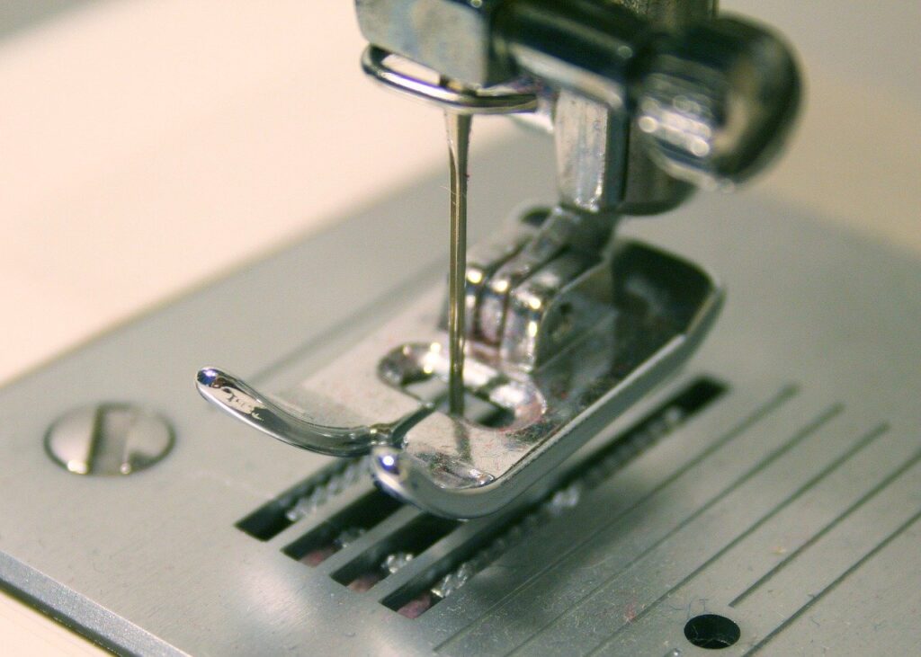 sewing machine, sewing, sew-2613527.jpg